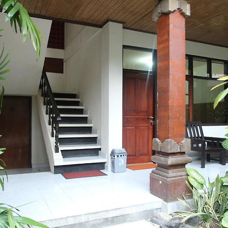 Kuta Dormitory At Simpang Inn ภายนอก รูปภาพ