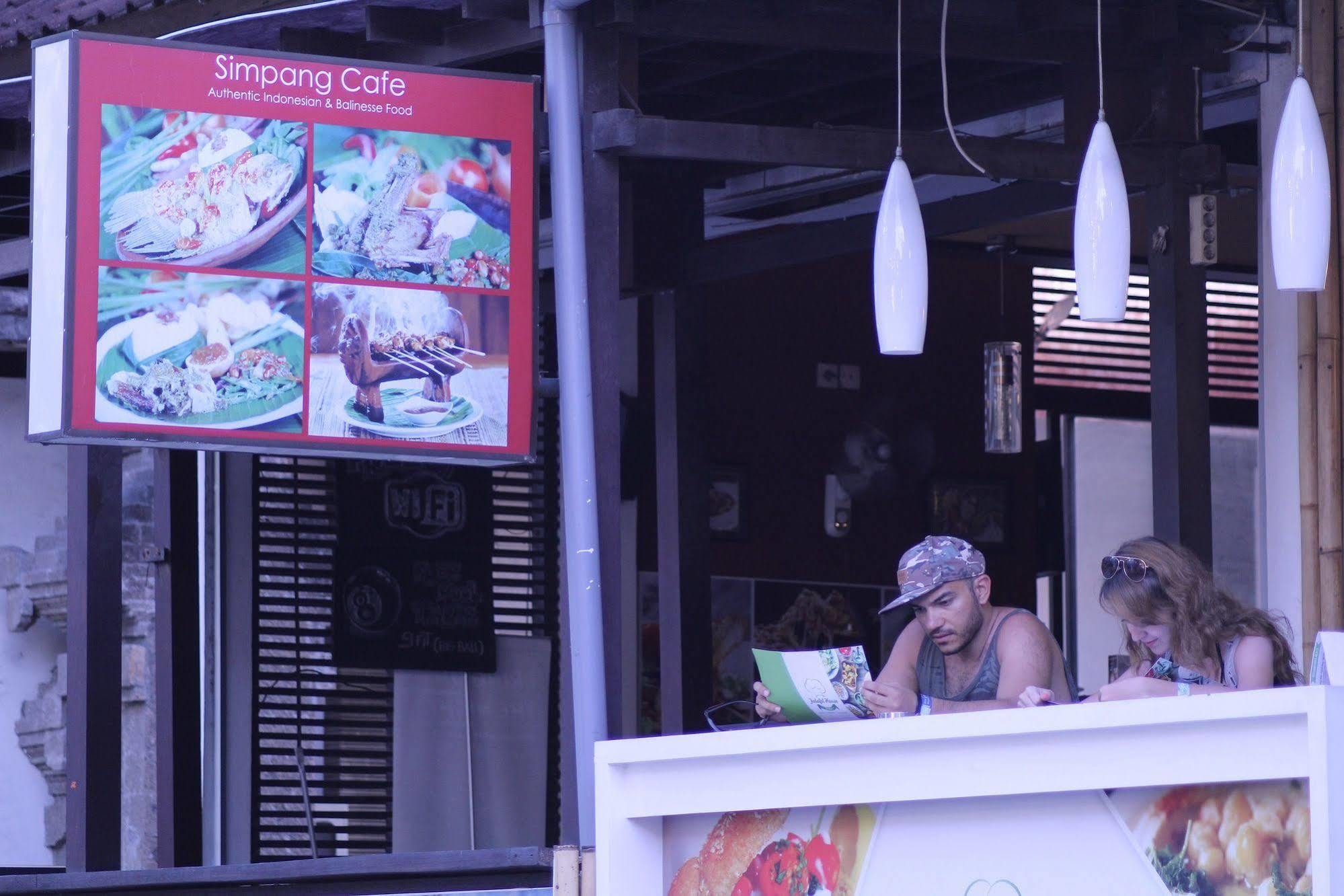 Kuta Dormitory At Simpang Inn ภายนอก รูปภาพ