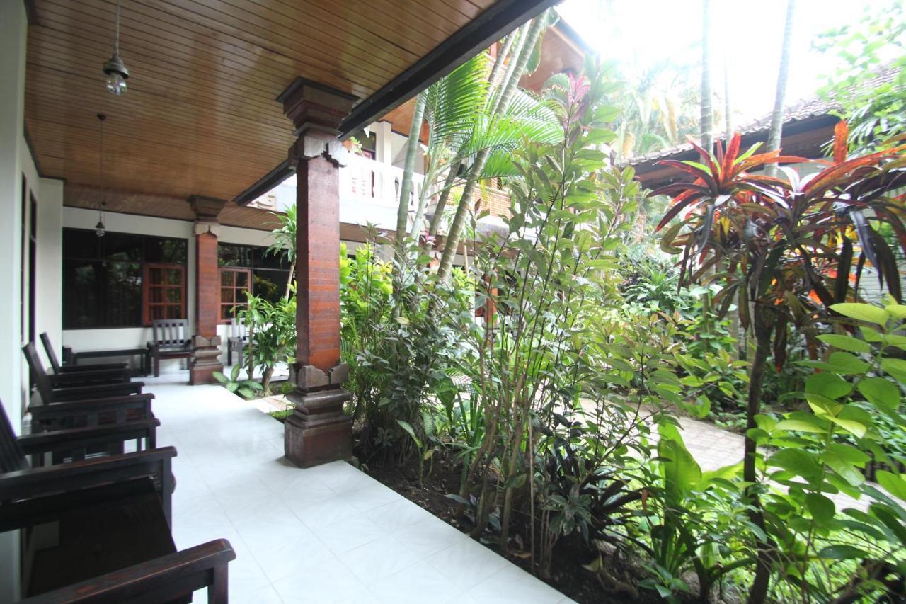 Kuta Dormitory At Simpang Inn ภายนอก รูปภาพ