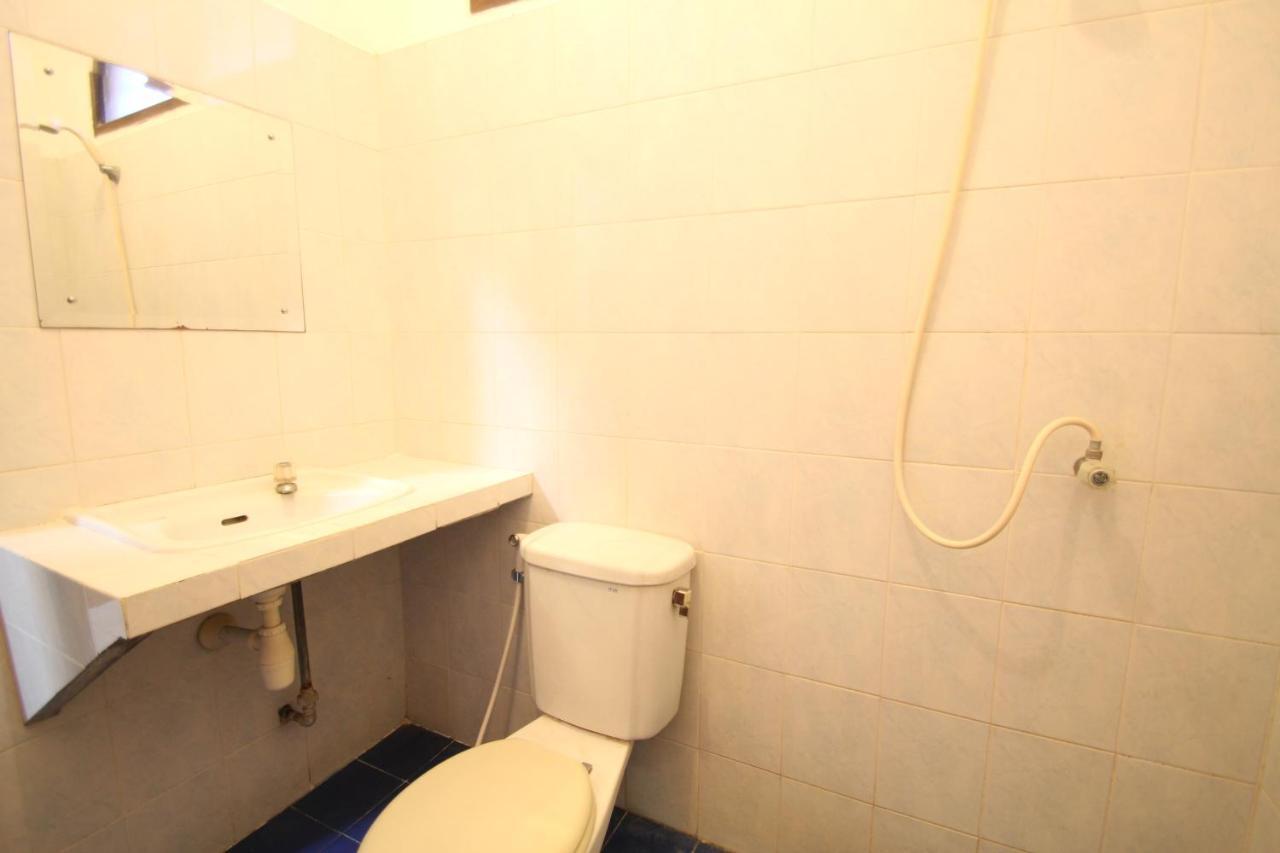 Kuta Dormitory At Simpang Inn ภายนอก รูปภาพ